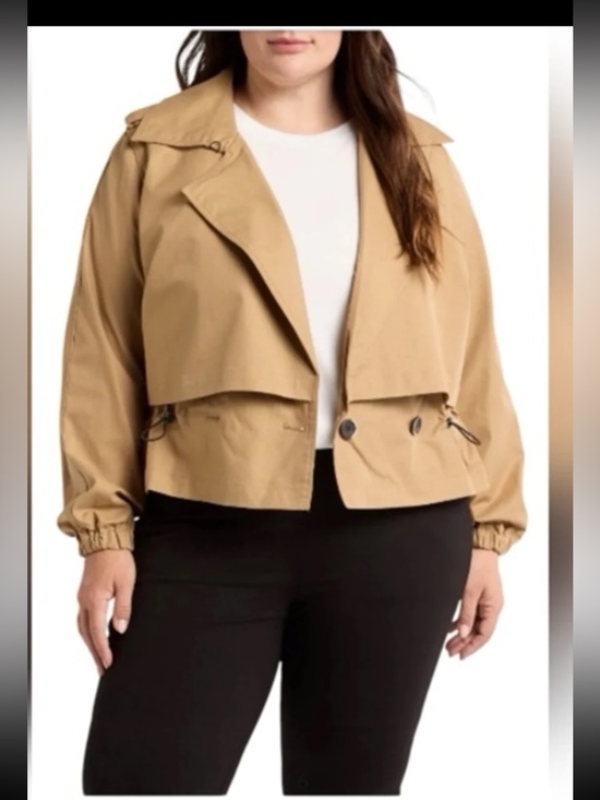 Universal Standard Jackets & Blazers - UNIVERSAL STANDARD
Leonard Water Repellent Crop Trench Jacket
Size Large or 1X